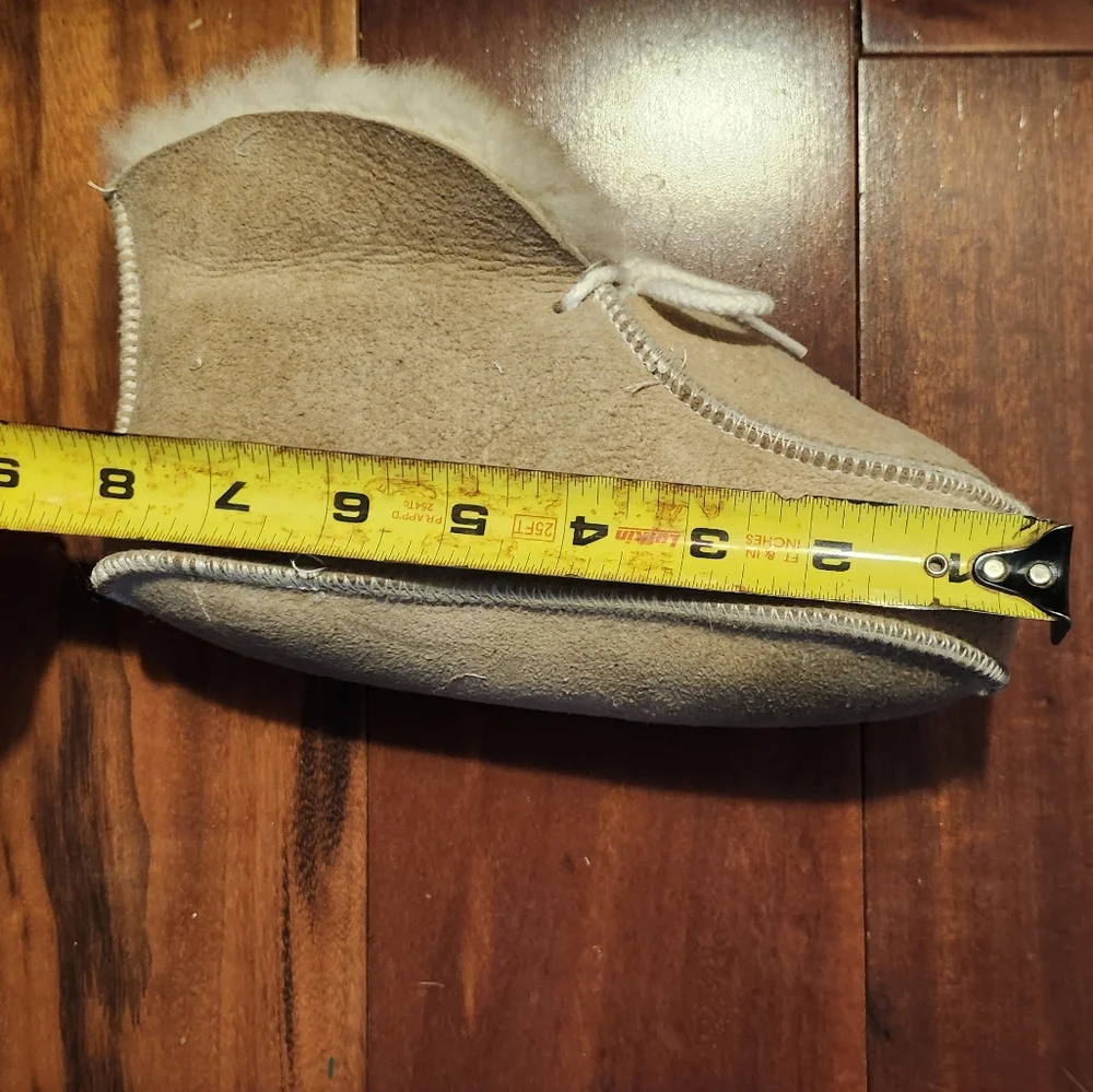 Cozy Kids Beige Shearling Booties Size 1.5 or 2 Measures 8 Inches